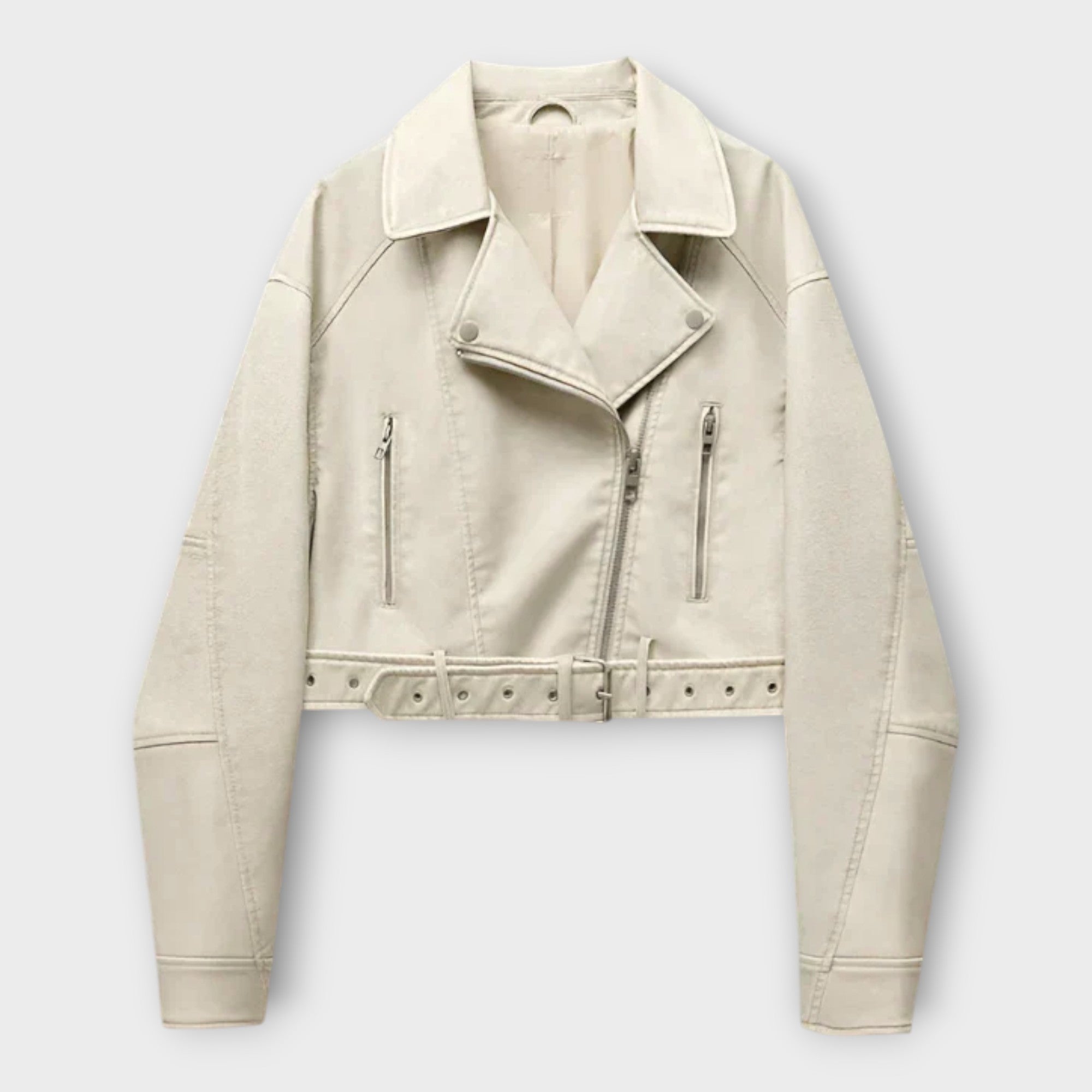 NOIR™ – KORT JAKKE I LÆDERLOOK MED BÆLTE