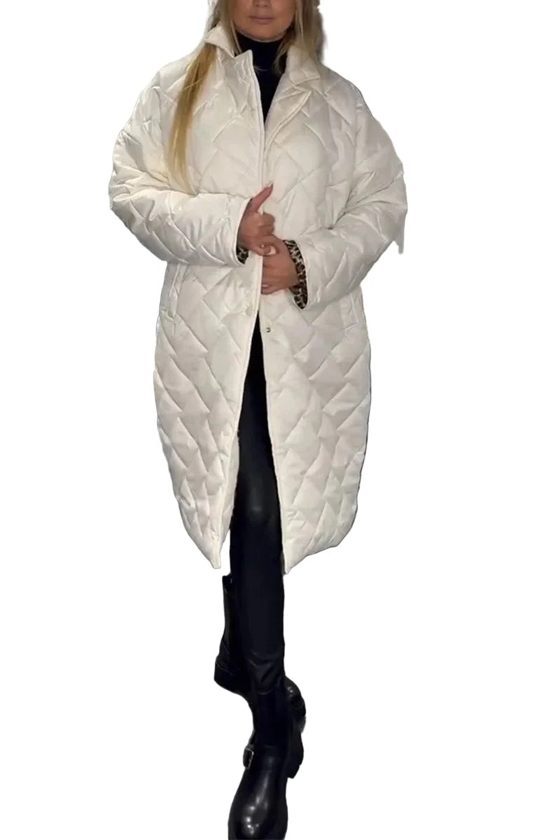 ÉCLAT™ – MIDLÆNGDE VEND-BAR DYNEJAKKE MED LEOPARDFOR